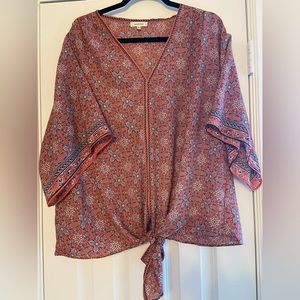 Cute bandana sleeve top with tie at waist!